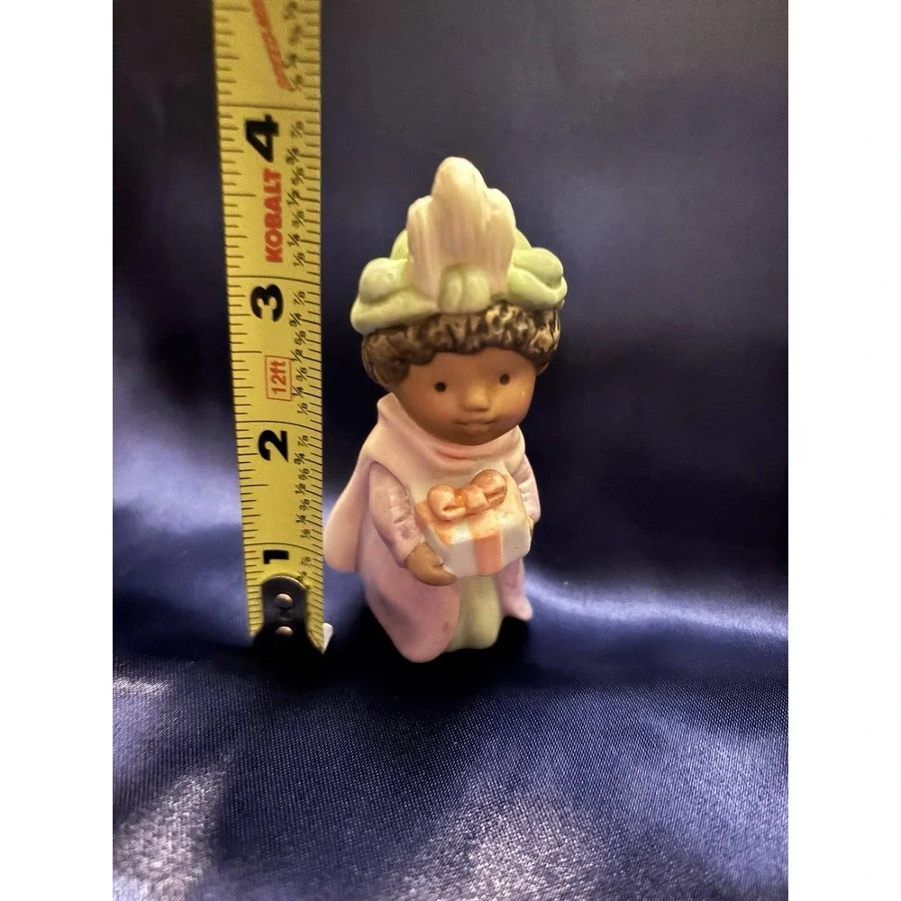 Vintage 1986 Avon Heavenly Blessings Nativity Balthasar Porcelain Figurine [A1]